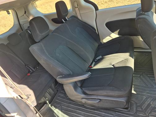 2021 Chrysler Voyager L