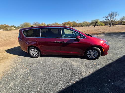 2021 Chrysler Voyager L