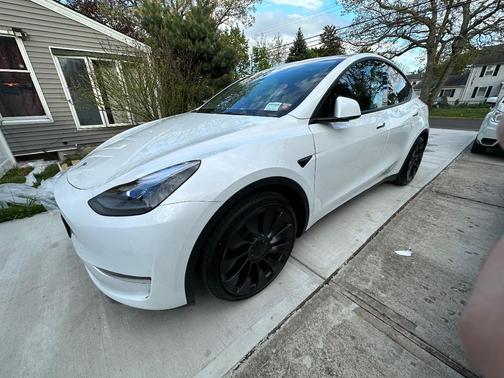 White 2023 Tesla Model Y Performance