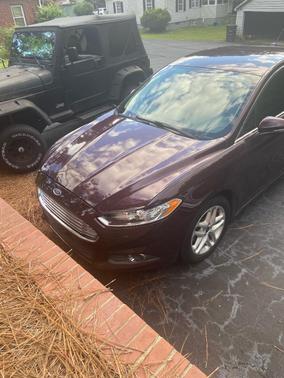 Red 2013 Ford Fusion SE