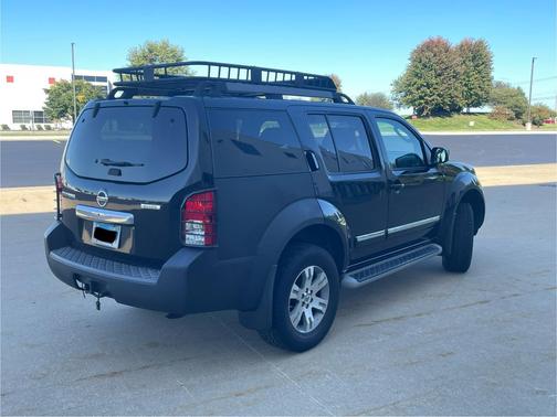 Black 2011 Nissan Pathfinder Silver