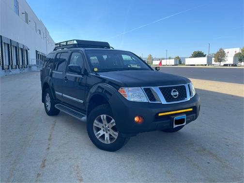 Black 2011 Nissan Pathfinder Silver