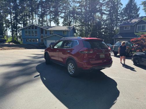 Red 2017 Nissan Rogue SV