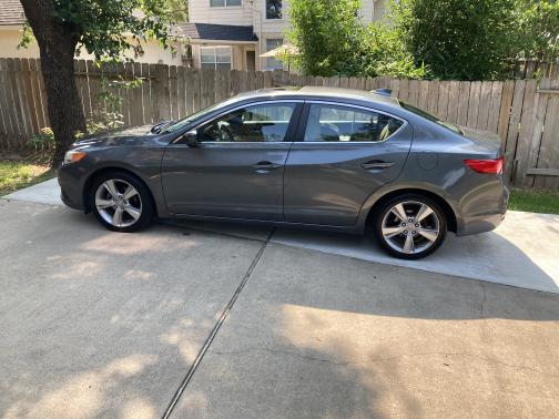 Photo 4 of 7 of 2013 Acura ILX 2.0L Technology
