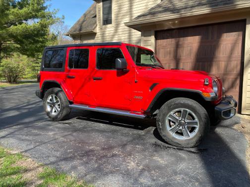 Photo 3 of 19 of 2021 Jeep Wrangler Unlimited Sahara