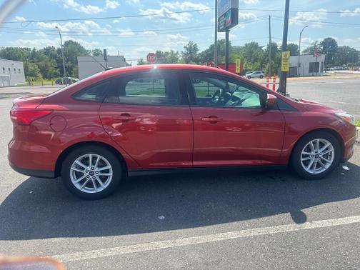 Red 2018 Ford Focus SE