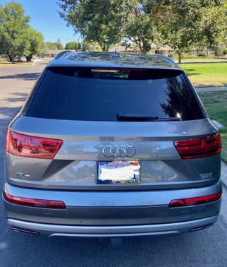 Photo 3 of 16 of 2017 Audi Q7 3.0T Premium
