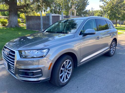 Photo 4 of 16 of 2017 Audi Q7 3.0T Premium