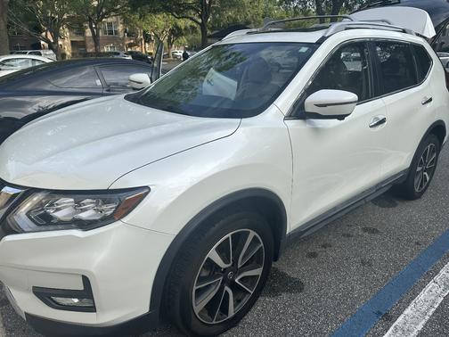 White 2019 Nissan Rogue SL