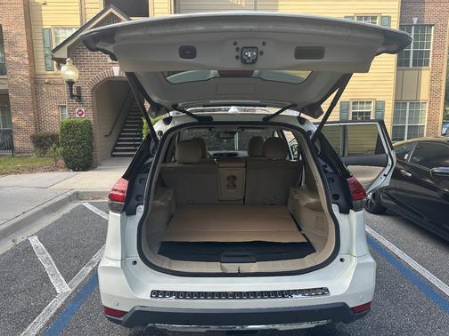 White 2019 Nissan Rogue SL