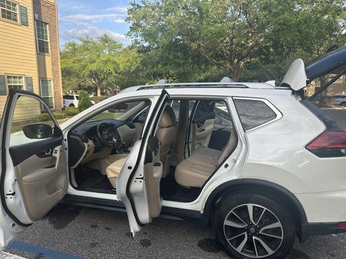White 2019 Nissan Rogue SL