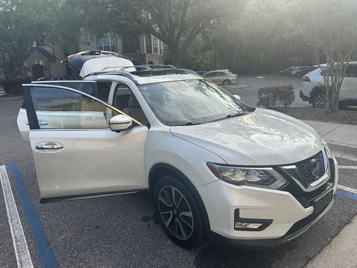 White 2019 Nissan Rogue SL