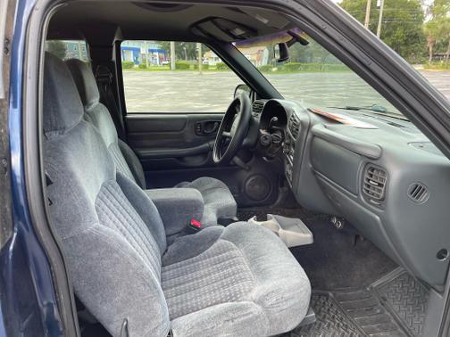 Photo 3 of 10 of 1999 Chevrolet S-10 LS Extended Cab