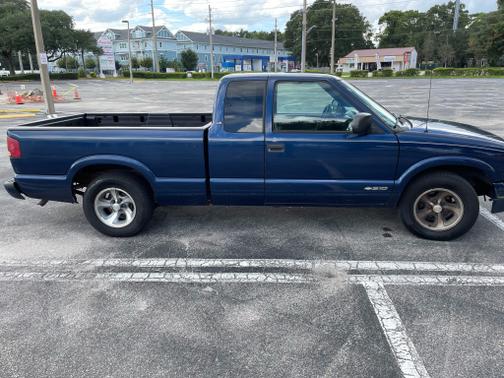 Photo 5 of 10 of 1999 Chevrolet S-10 LS Extended Cab