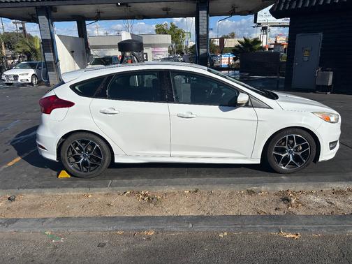 White 2016 Ford Focus SE