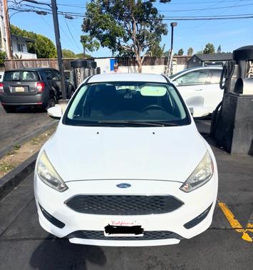 White 2016 Ford Focus SE