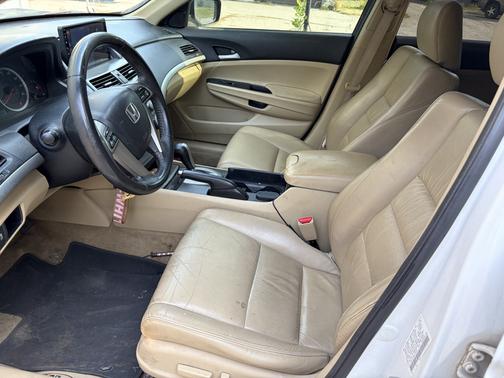 White 2012 Honda Accord SE