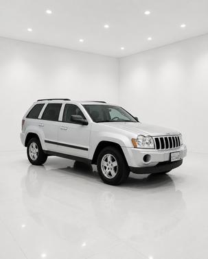 Silver 2007 Jeep Grand Cherokee Laredo
