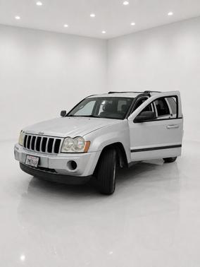 Silver 2007 Jeep Grand Cherokee Laredo