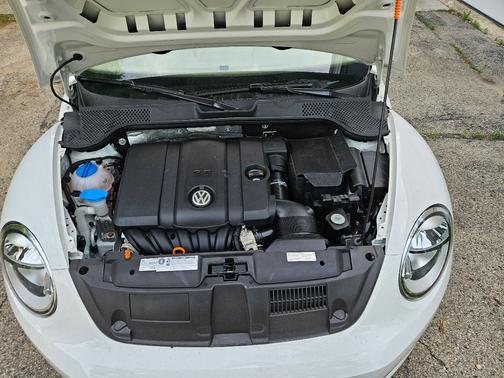 White 2013 Volkswagen Beetle 2.5L