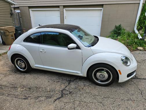 White 2013 Volkswagen Beetle 2.5L