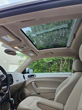 White 2013 Volkswagen Beetle 2.5L