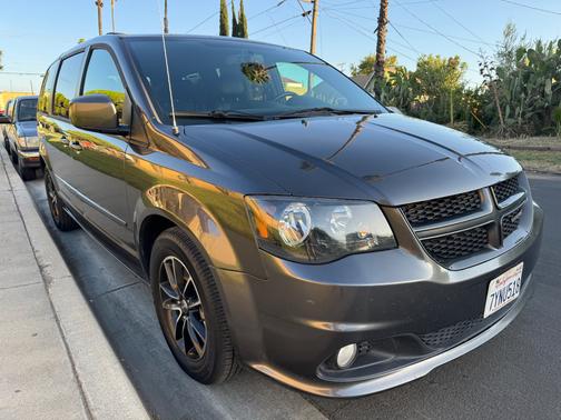 Gray 2017 Dodge Grand Caravan GT