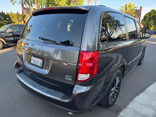 Gray 2017 Dodge Grand Caravan GT