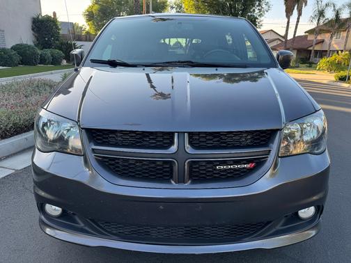 Gray 2017 Dodge Grand Caravan GT