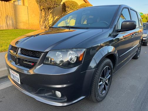 Gray 2017 Dodge Grand Caravan GT