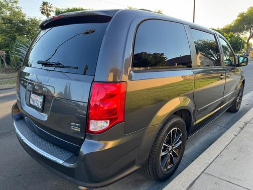 Gray 2017 Dodge Grand Caravan GT