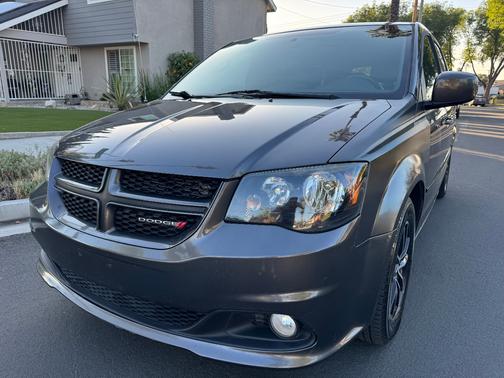 Gray 2017 Dodge Grand Caravan GT