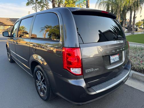 Gray 2017 Dodge Grand Caravan GT