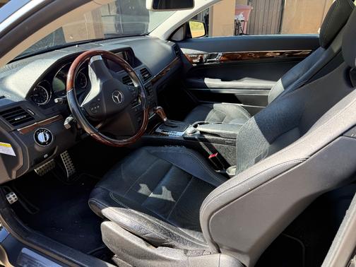 Black 2010 Mercedes-Benz E-Class E 550