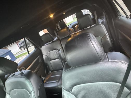 Black 2017 Ford Explorer XLT