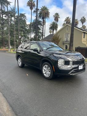 2025 Mitsubishi Outlander ES