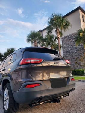 2017 Jeep Cherokee Sport