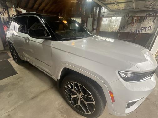 2023 Jeep Grand Cherokee Summit Reserve