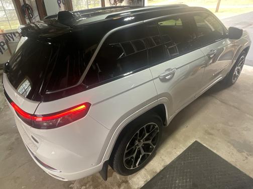 2023 Jeep Grand Cherokee Summit Reserve