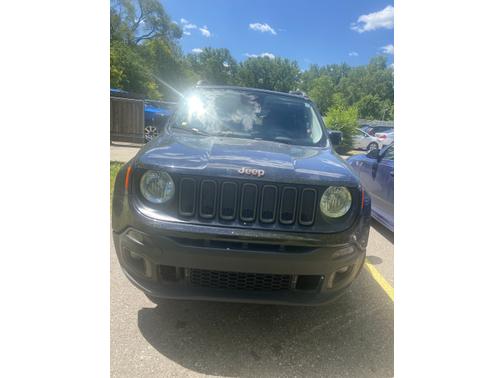 Photo 2 of 5 of 2016 Jeep Renegade Latitude