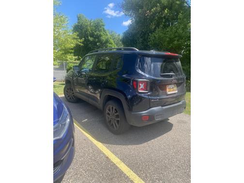 Photo 3 of 5 of 2016 Jeep Renegade Latitude