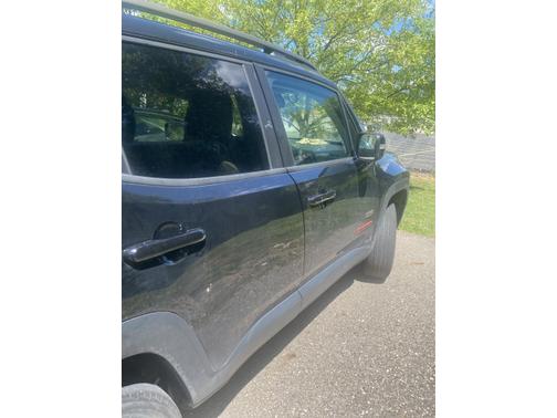 Photo 4 of 5 of 2016 Jeep Renegade Latitude