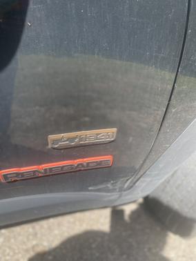 Photo 5 of 5 of 2016 Jeep Renegade Latitude
