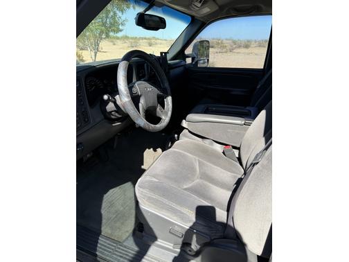 2004 GMC Sierra 2500 SLE H/D Crew Cab