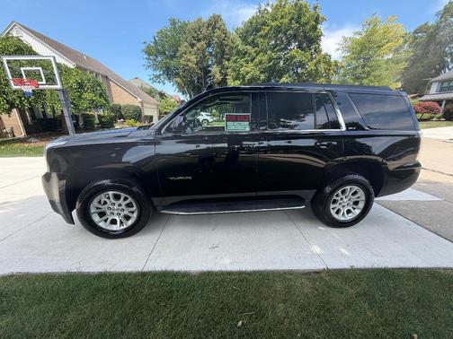 Black 2019 GMC Yukon SLT Standard Edition
