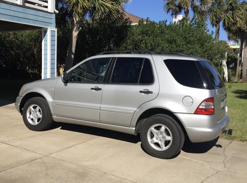 2000 Mercedes-Benz M-Class ML320 4MATIC
