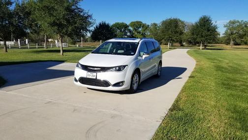 White 2020 Chrysler Pacifica Limited