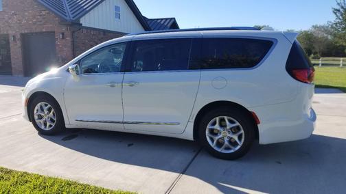 White 2020 Chrysler Pacifica Limited