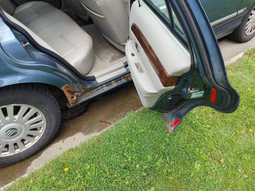 Green 2007 Mercury Grand Marquis LS