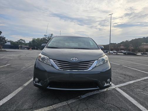 2011 Toyota Sienna XLE